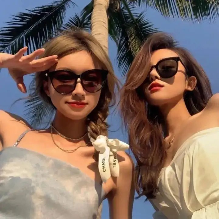 《主播拯救世界》海报